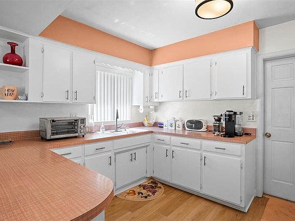 5th image of 5821 Gulfport Blvd S