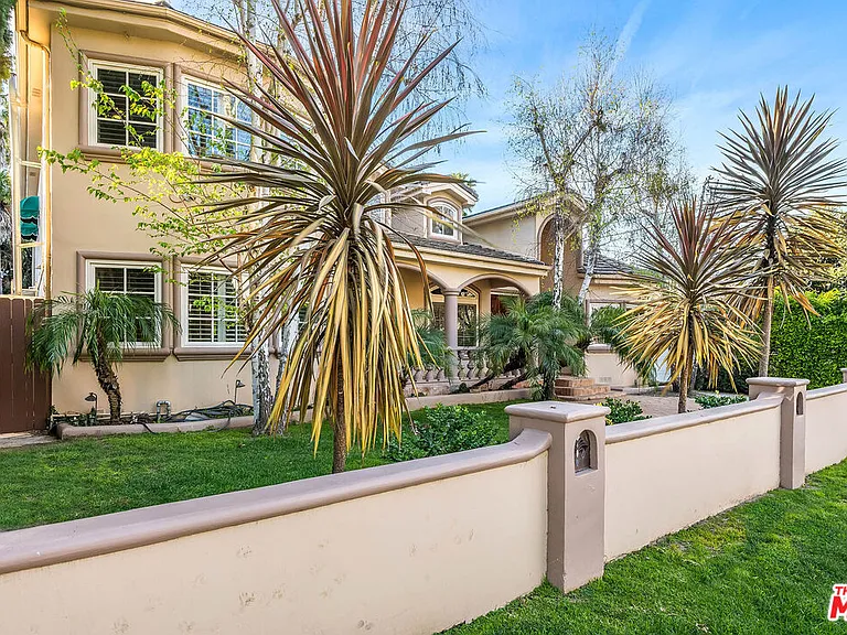 4063 Benedict Canyon Dr — Photo 61