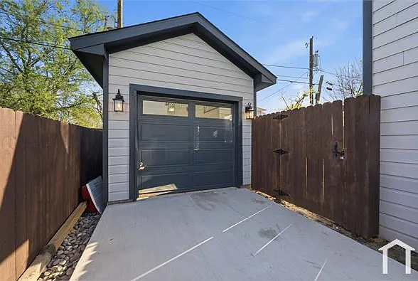 1104 E Annie St — Photo 25