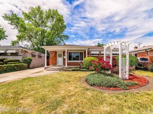 511 Clair St, Garden City, MI 48135