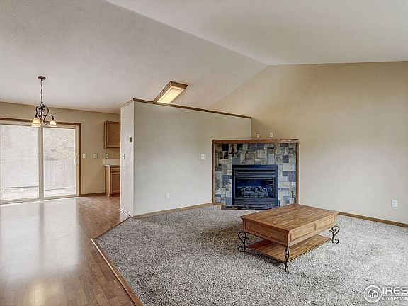 5th image of 303 Tuckaway Ct