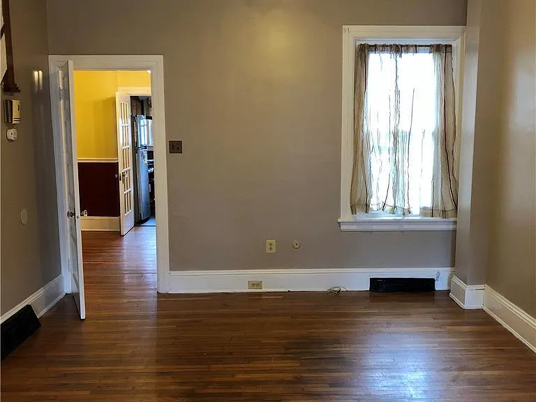 1214 Maple St — Photo 4
