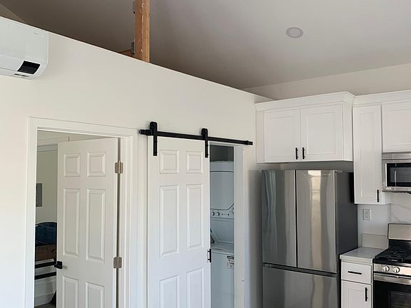 3rd image of 14424 Adelfa Dr