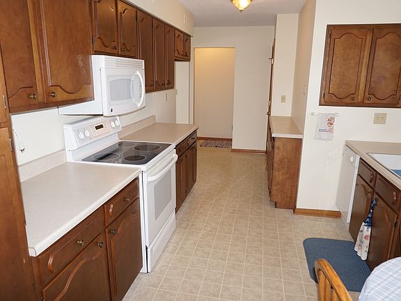 4th image of 631 S Illinois St