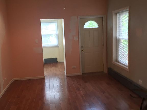 3rd image of 1412 W Jarvis Ave