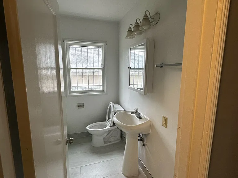 1682 E 32nd St #1682 — Photo 8
