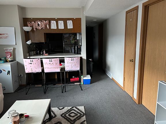 4th image of 537 S Van Buren St APT B