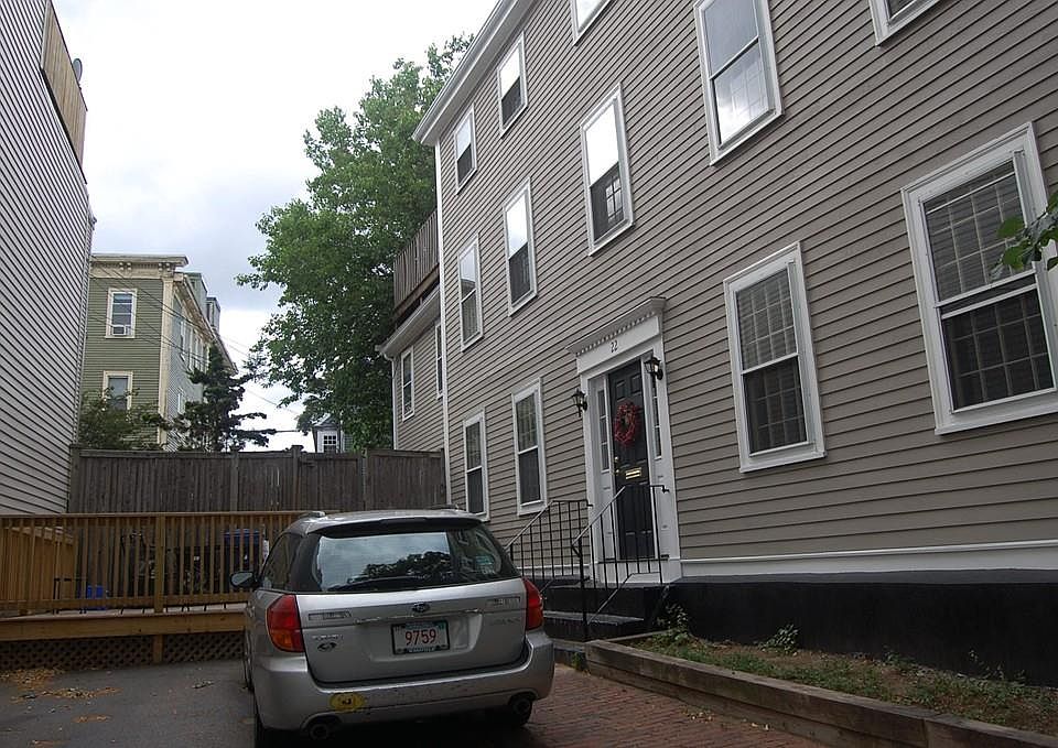 2nd image of 22 Elm St
