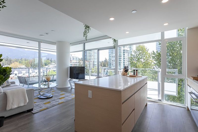 West Vancouver Apartment for rent - 2 Bedrooms — photo 2