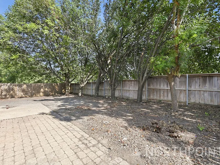 3075 Saint Nicholas Dr — Photo 14