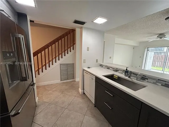 4401 SW 70th Ter — Photo 7