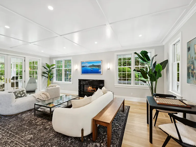 10 Eastview Ct — Photo 3