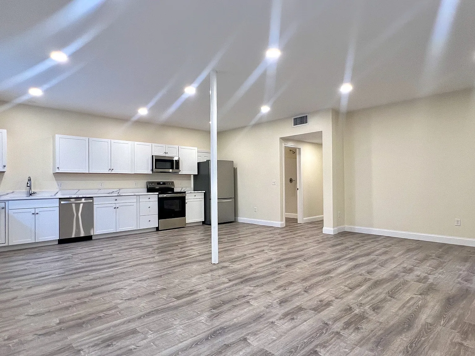 1 bed, 1.0 bath, 1020 sqft, $2,200 — Photo 4