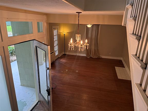 2nd image of 421 Boulevard St
