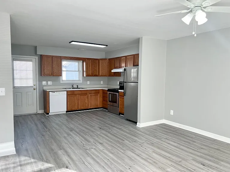 Two bedroom, one bath apartment in Burlington — Photo 5