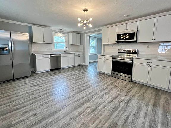 2nd image of 3002 Daviess St