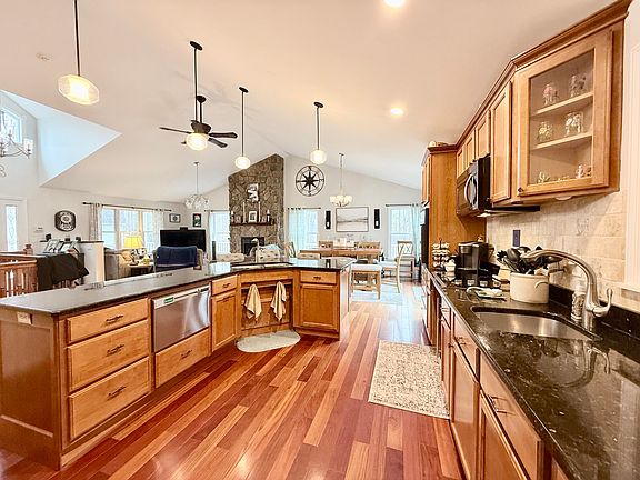 5th image of 59 Winding Brook Rd