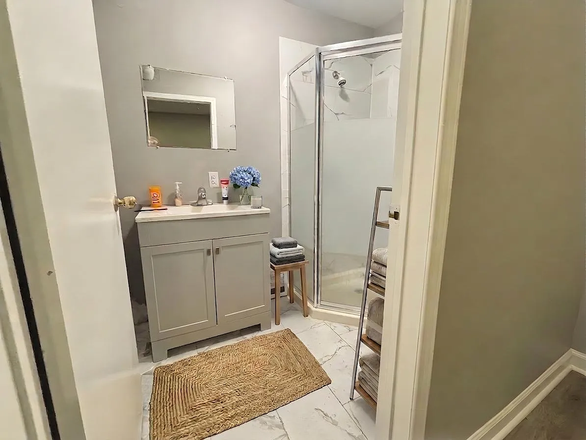1459 Main Street West Hamilton — Photo 4