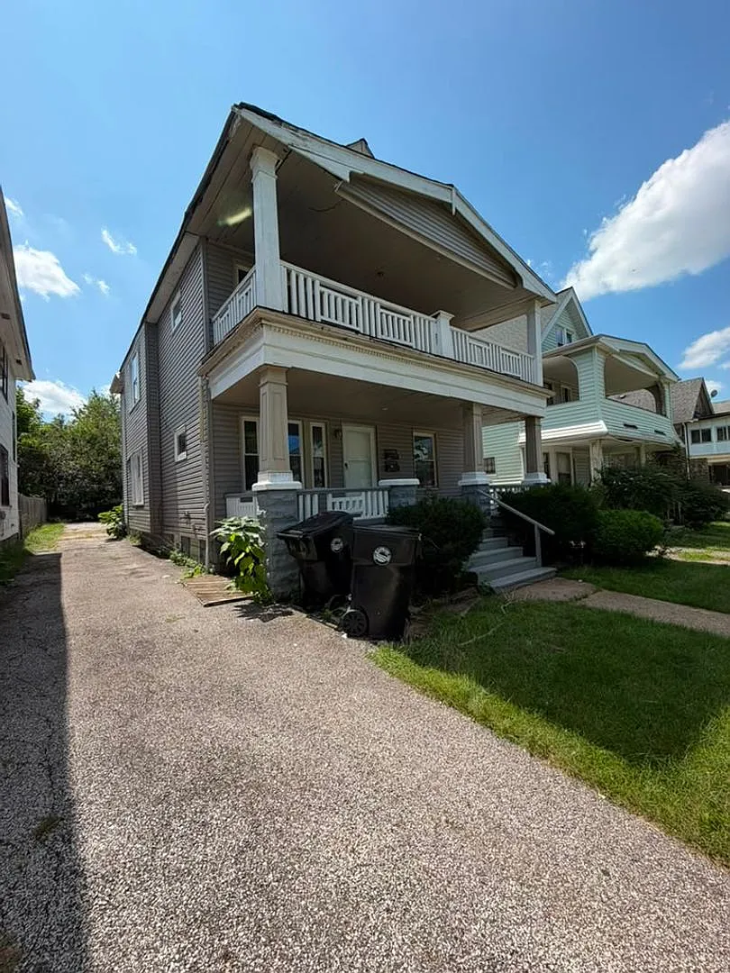 Charming Duplex in Cleveland — Photo 2