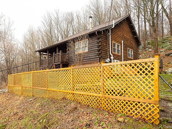 4th image of 79 E Hook Cross Road