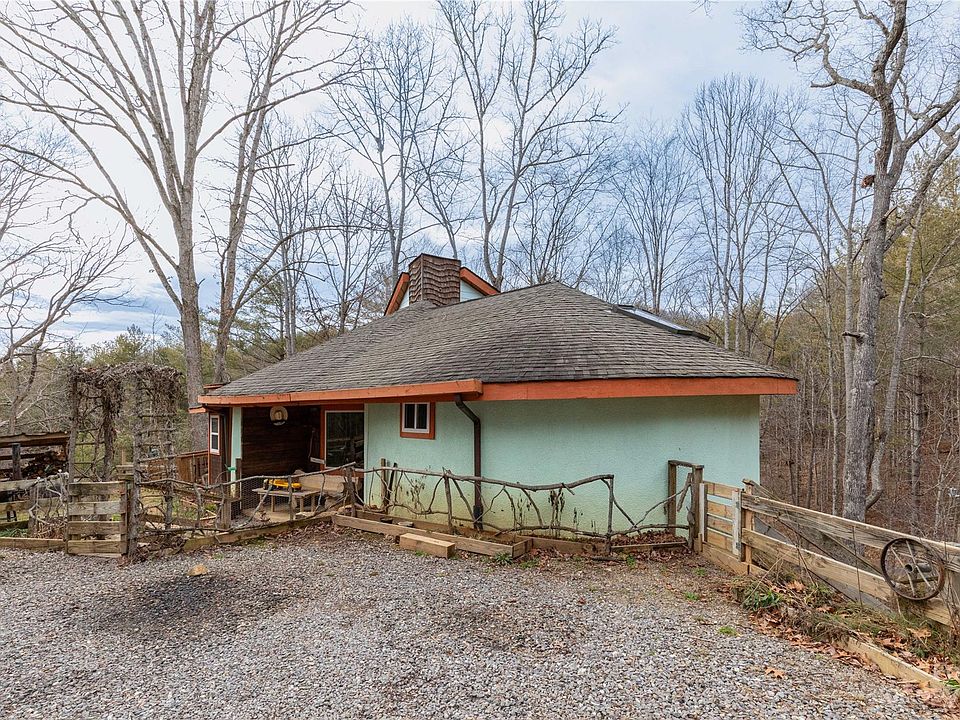 1044 Sweet Hollow Rd Burnsville NC 28714 MLS 4099096 Zillow   40ee559f5f404a4139a6fe80de814c1f Cc Ft 960 