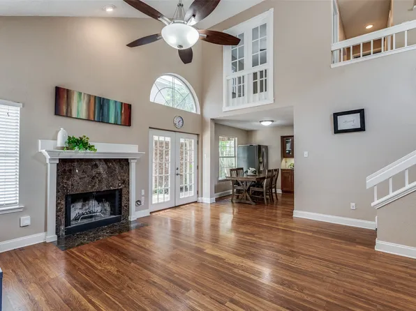 9404 Penny Ln, Irving, TX 75063