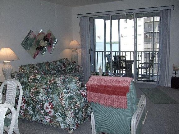 FR opens up to spacious Balcony
