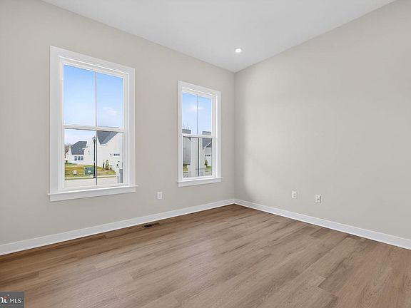 4th image of 15428 Solomon Way