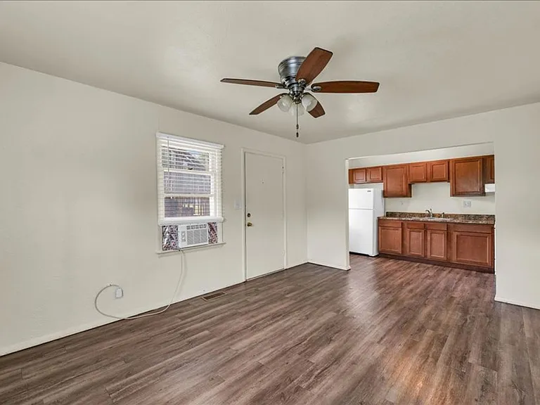 2213 Peirce Ave — Photo 14