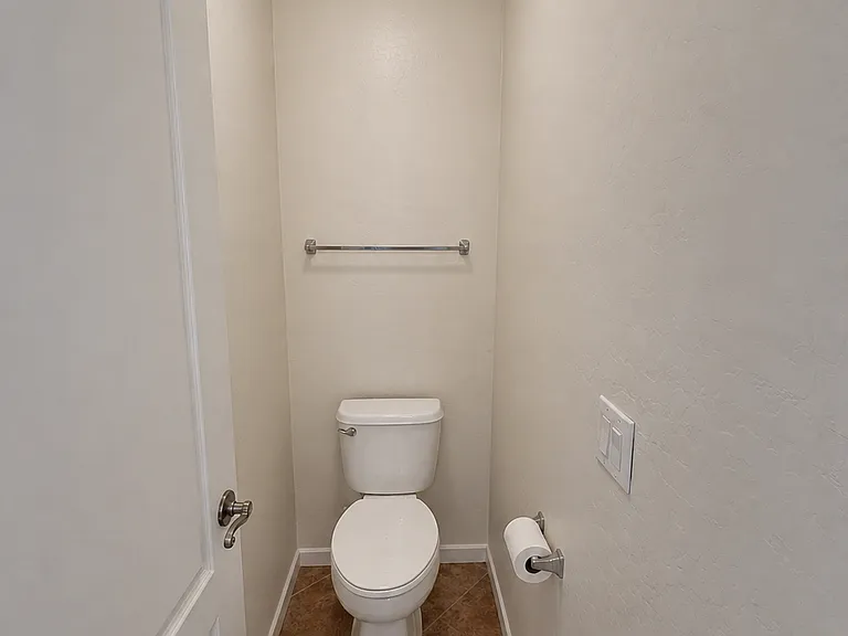 4370 E Carla Vista Dr — Photo 8