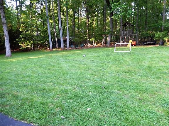 4th image of 204 Kingston Dr