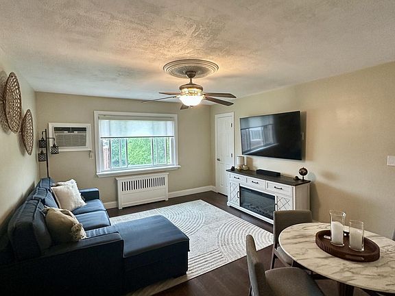 4th image of 36 Seth Ct #B