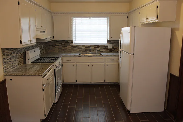 3 bed, 1.5 bath, 1100 sqft, $1,295 — Photo 4