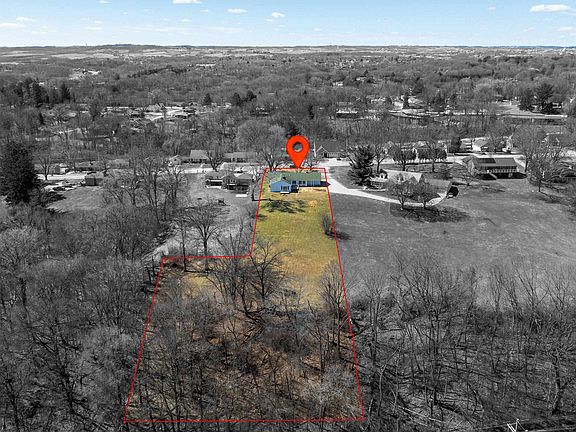 3rd image of 196 Julien Dubuque Dr