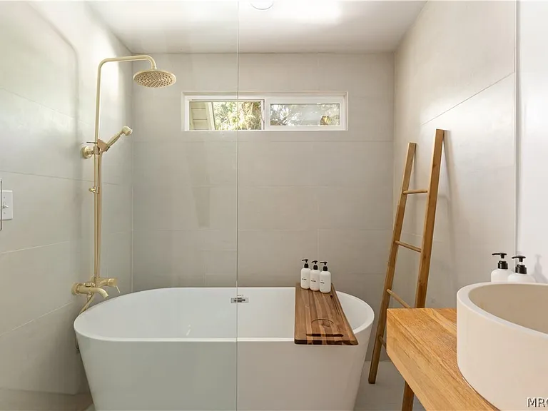 325 E Barker Blvd — Photo 23