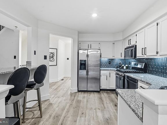 2nd image of 30 Woodstream Ct