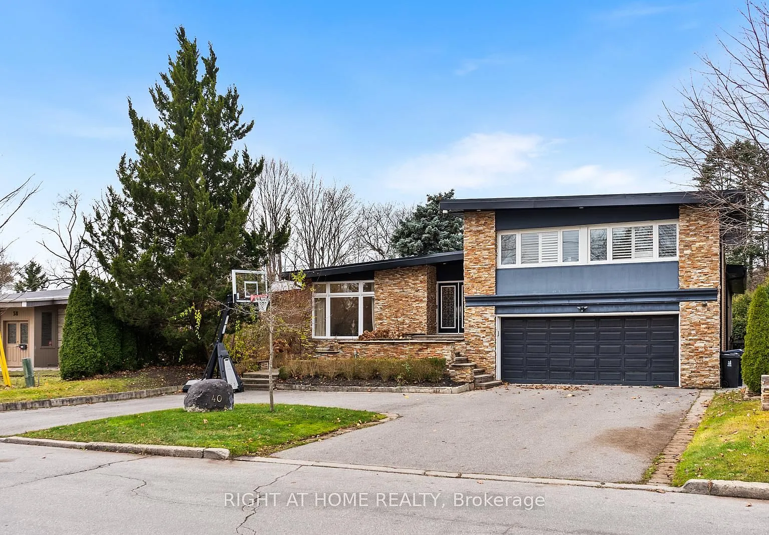 4 bed, $8,000 — Photo 1