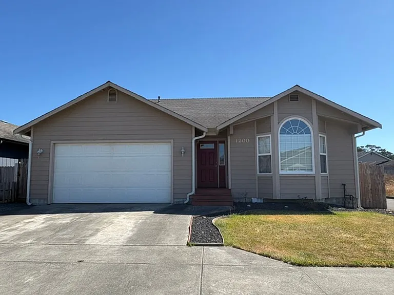 1200 Winchester Ave — Photo 1