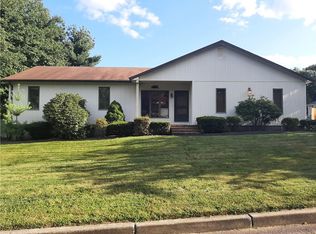 135 Pinewood Dr, West Warwick, RI 02893