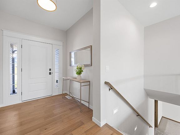 3rd image of 225 Meadows Field Dr NE