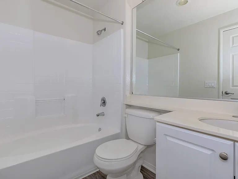 Laurel Glen Apartment Homes — Photo 63