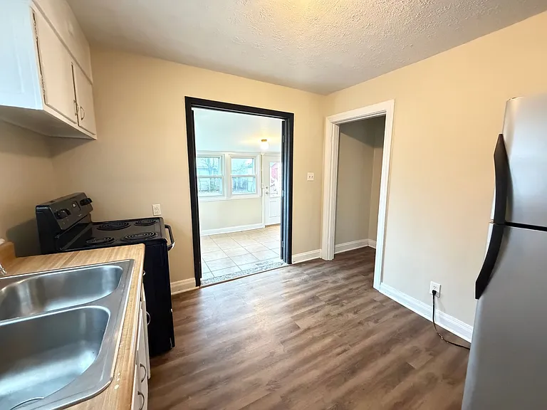 825 Parkway Dr — Photo 20
