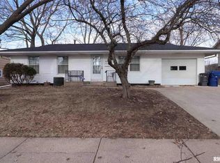 3236 Somerset Dr, Bettendorf, IA 52722