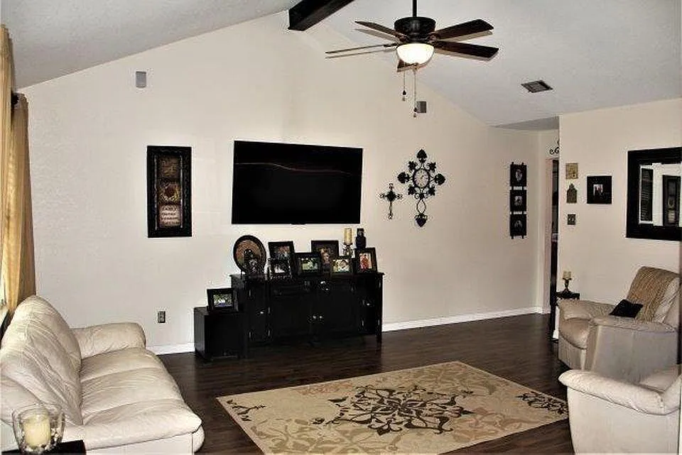 3 bed, 1238 sqft, $1,750 — Photo 2