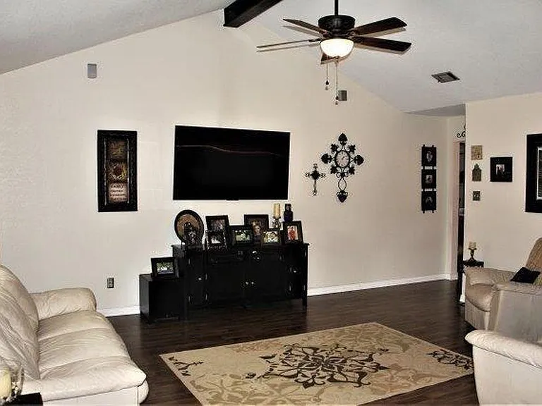 420 Oyster Creek Ct — Photo 2