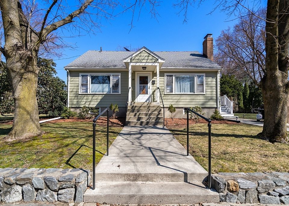 1st image of 149 Horn Pond Brook Rd