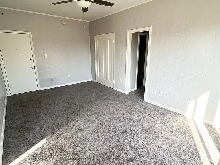 1147 Broad Ave — Photo 4
