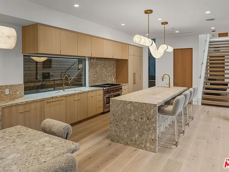 738 Palms Blvd — Photo 18