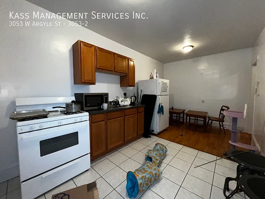 Albany Park Studio- Separate Kitchen- Pet Friendly — Photo 1