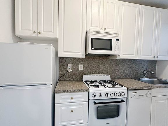 4th image of 340 E 63rd St APT 1E